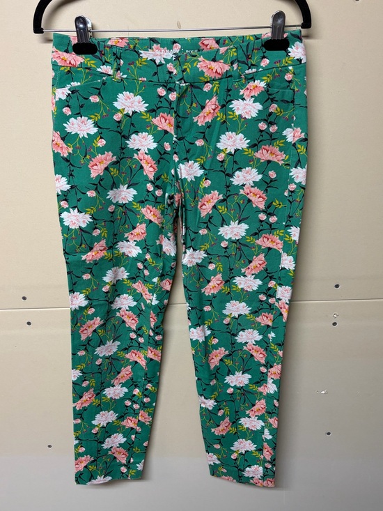 Old Navy Pants - 2/$30⚡️- PANTS | Women’s Old Navy Pixie mid rise pants size 6